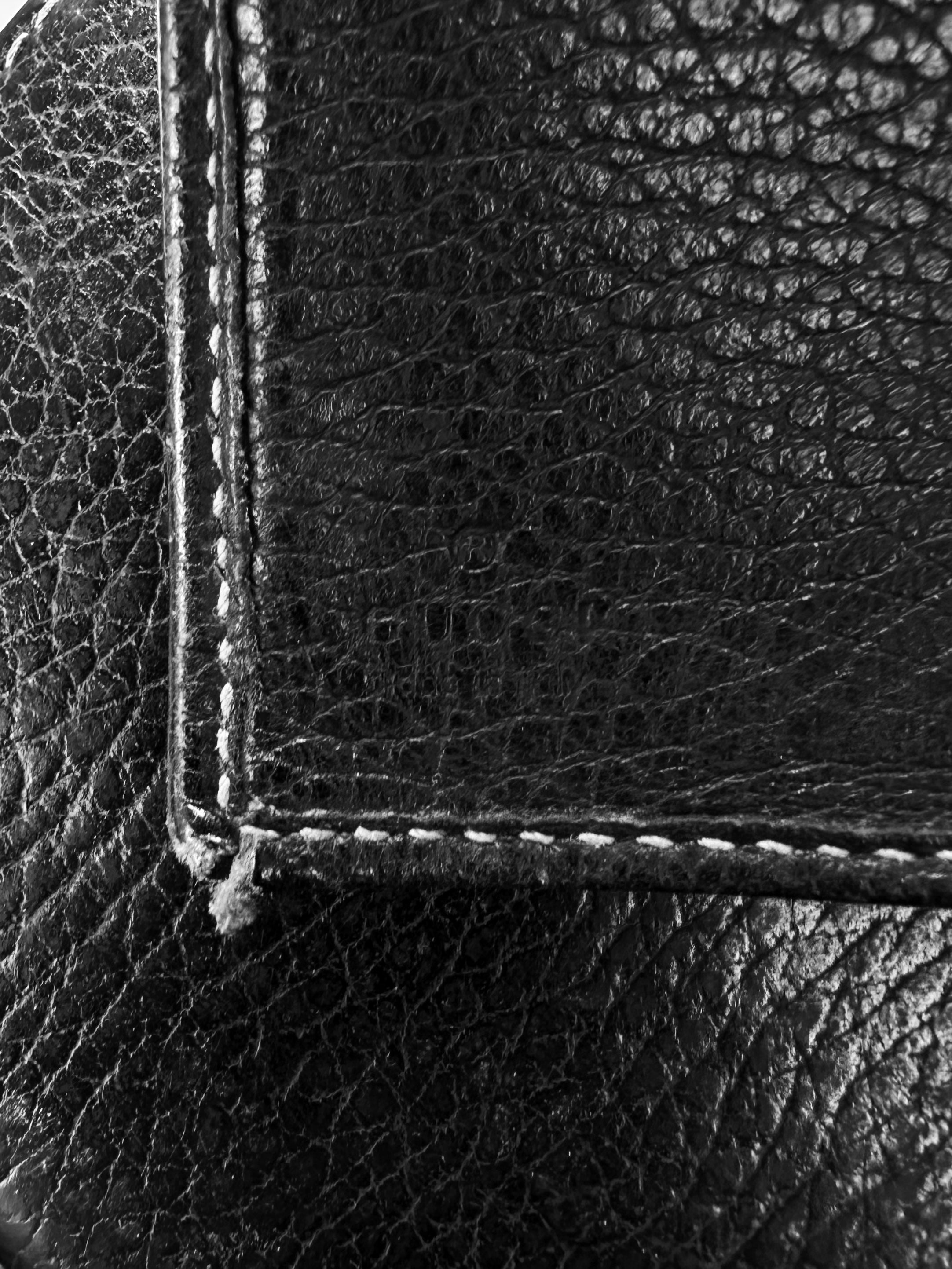 00s Gucci ‘Triple Stripe’ Cursive Logo Black Leather Bifold Wallet