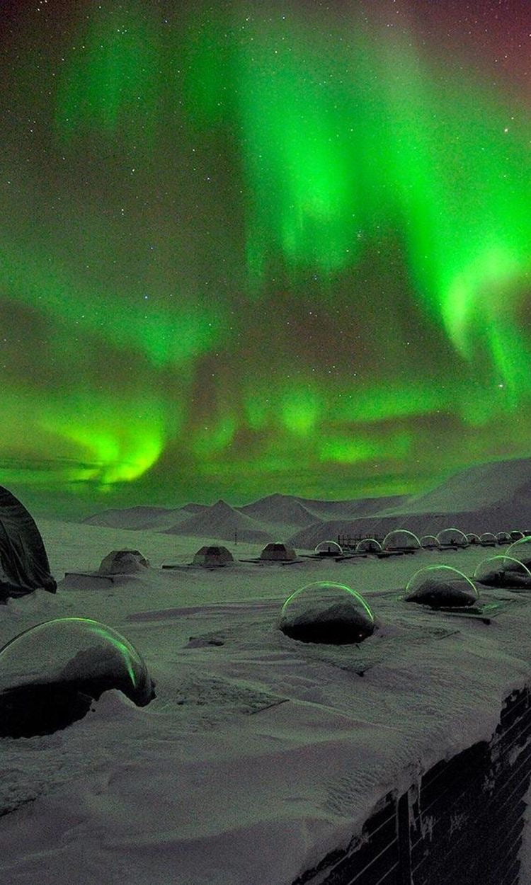 Painting the Sky with Electromagnetic Fields, The Aurora Borealis