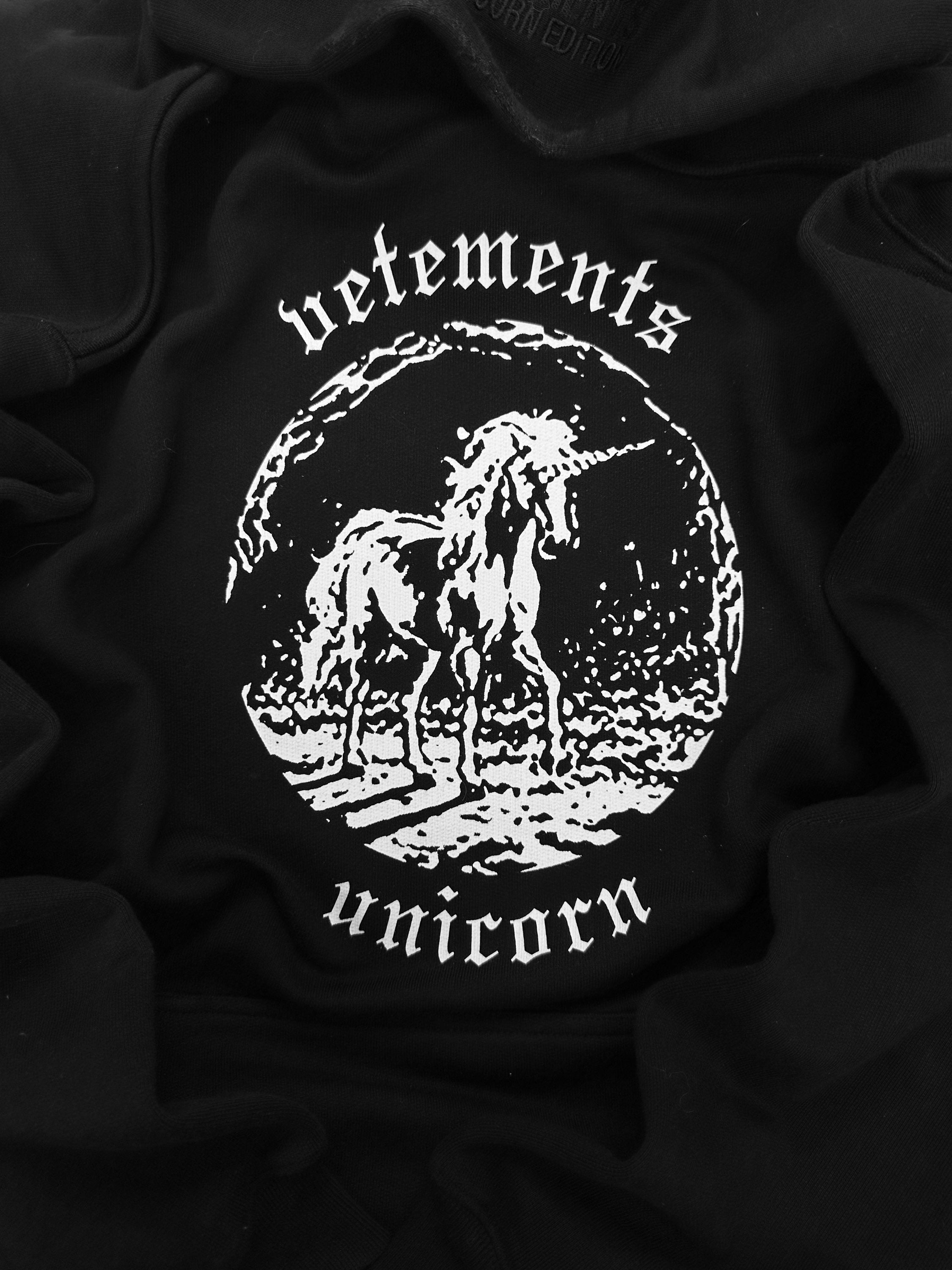 SS22 Vêtements ‘Unicorn’ Antwerp Black Negative Motif Hoodie