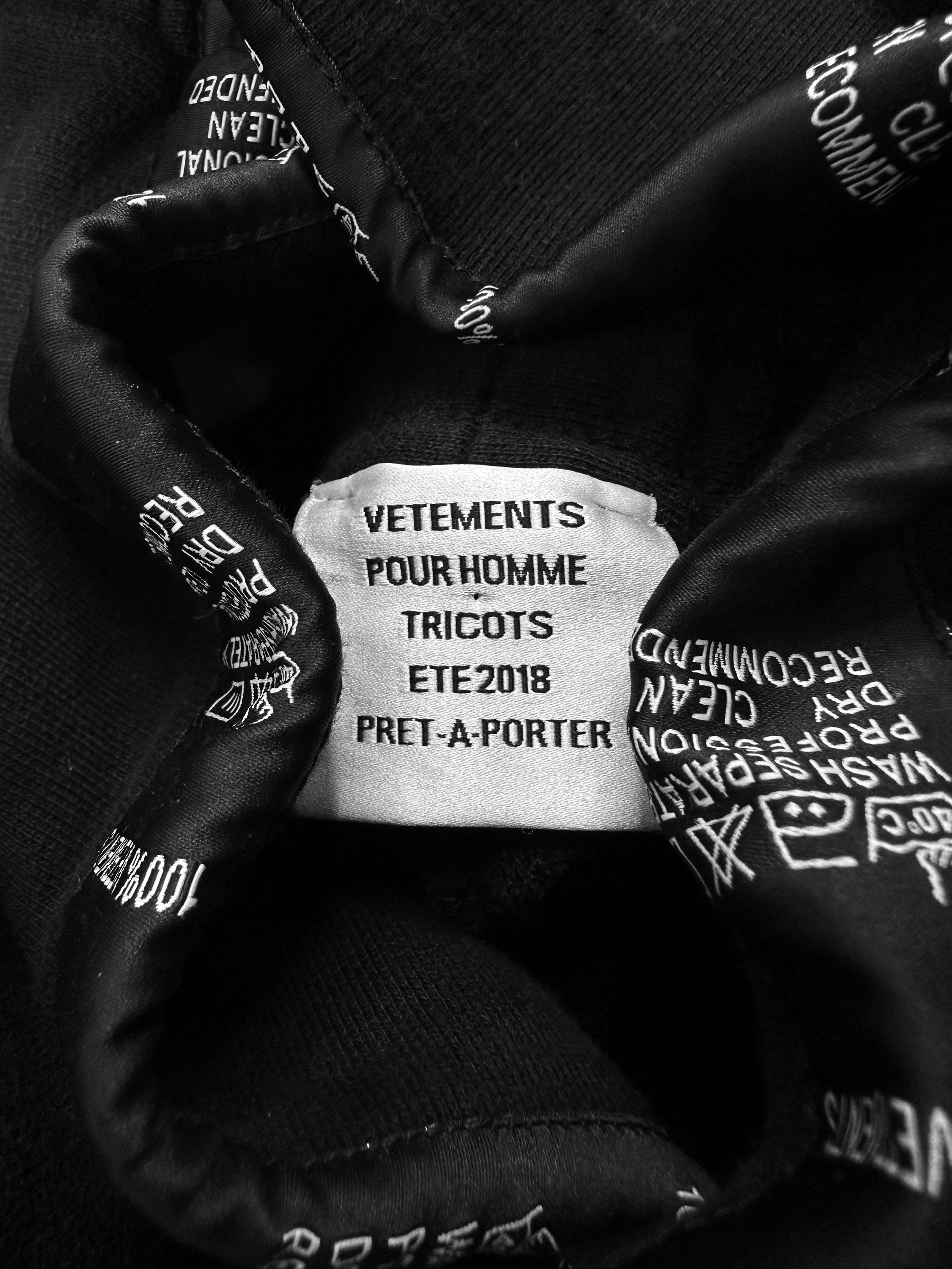 SS18 Vêtements ‘Wash Tag’ Motif Black Cuffed Sweat Pants