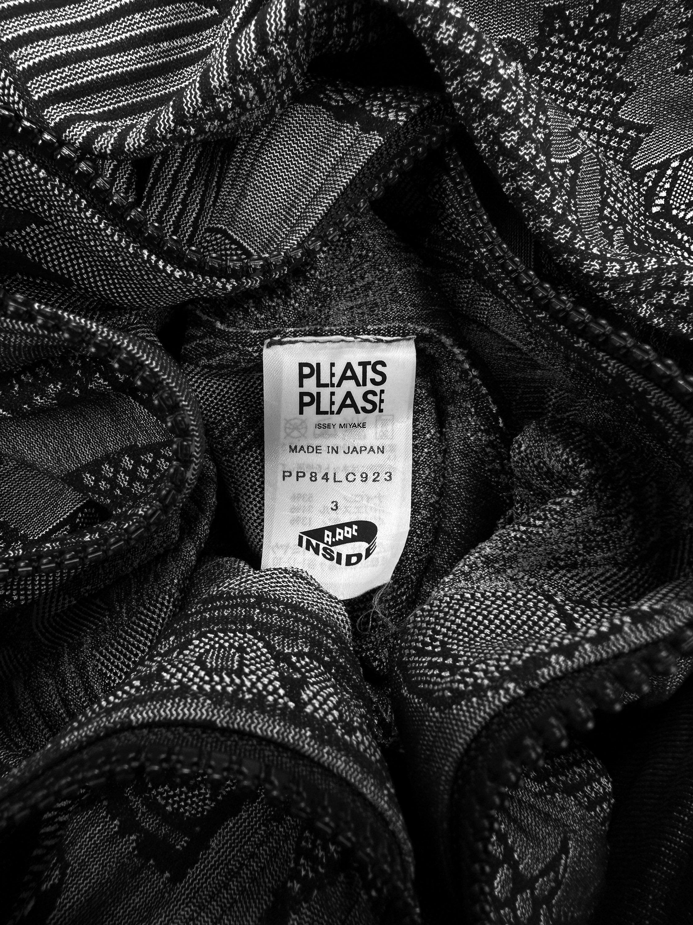 00s Pleats Please ‘Comic’ Print Full Zip-up Hoodie