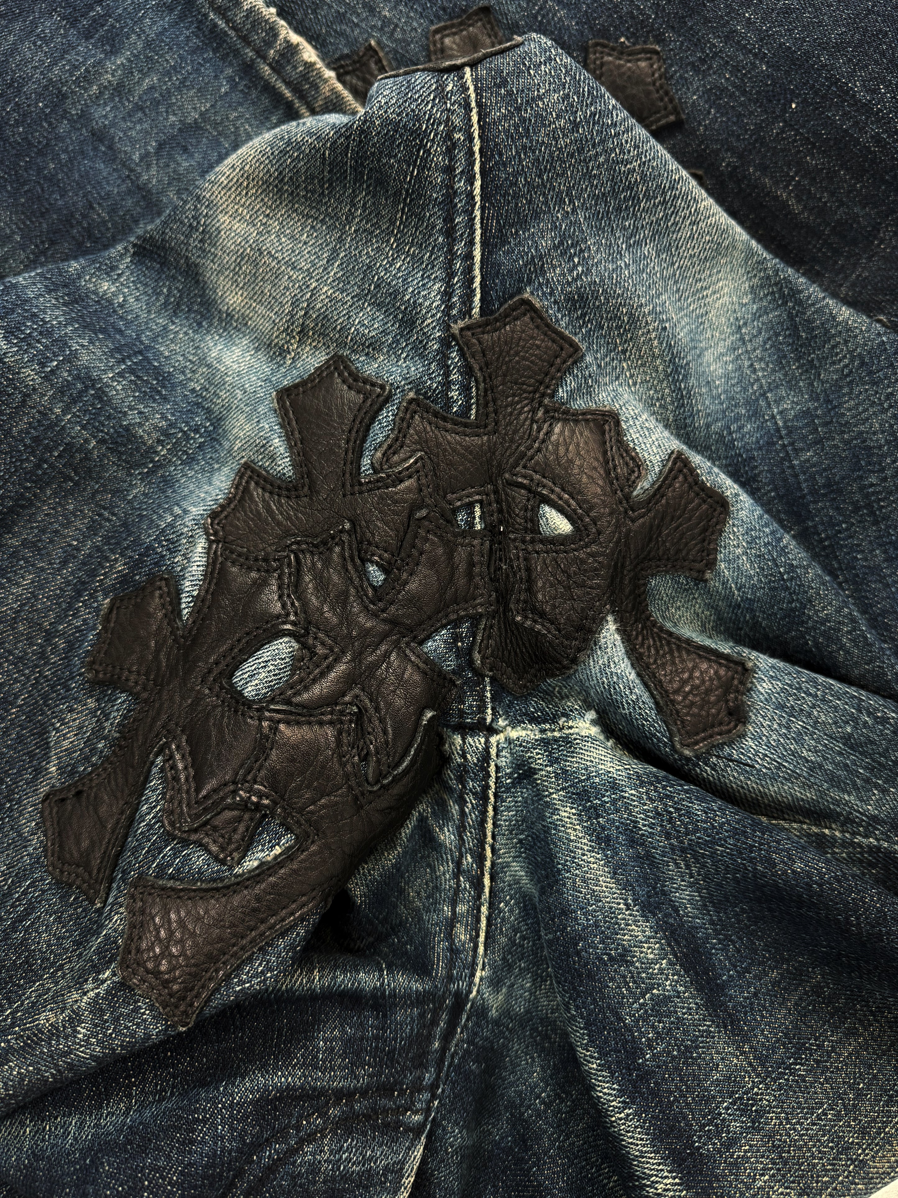 Chrome Hearts Flooded 50 Cross Patch Fleur Knee Blue Washed Denim Jeans