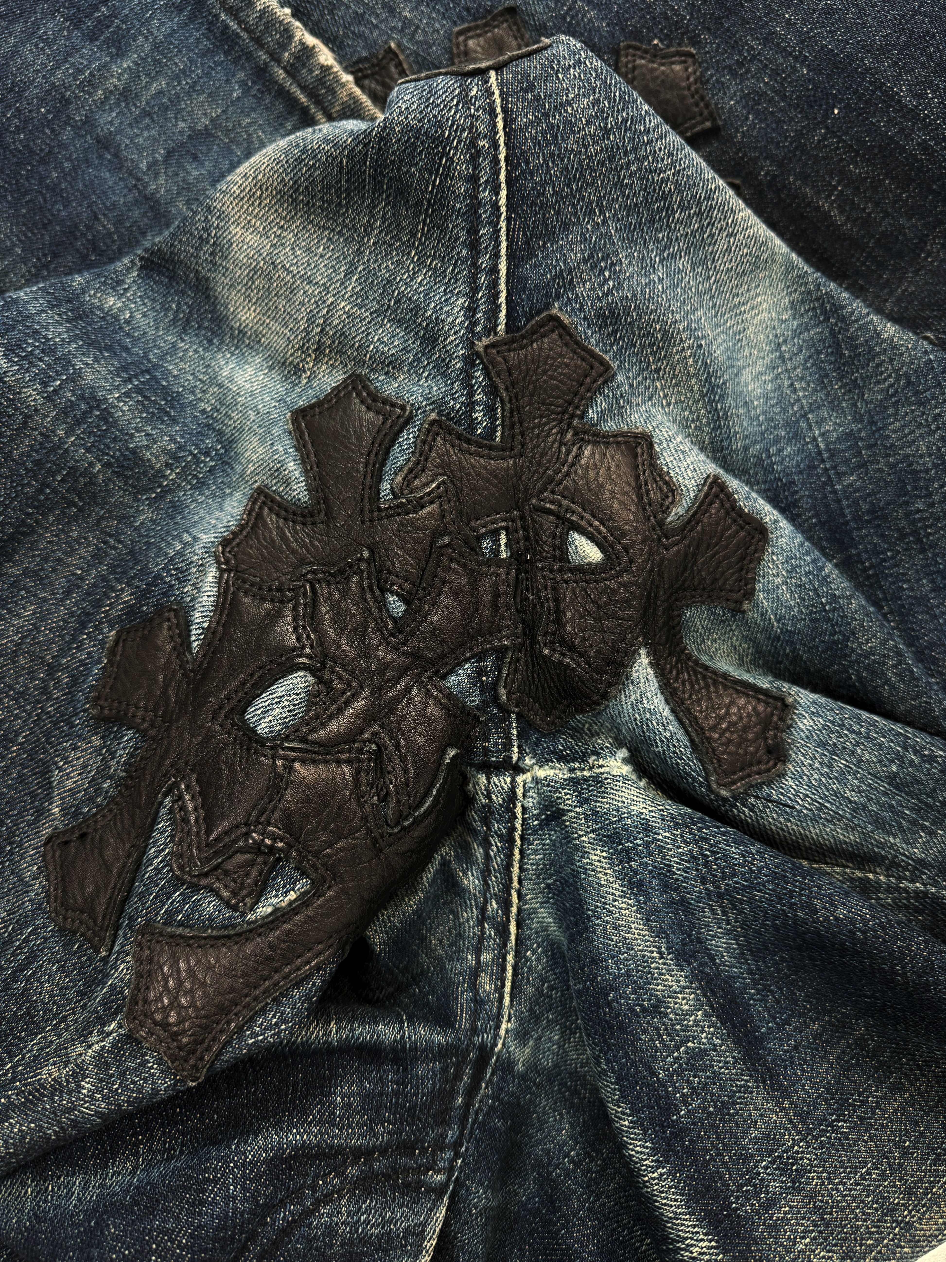 Chrome Hearts Flooded 50 Cross Patch Fleur Knee Blue Washed Denim Jeans