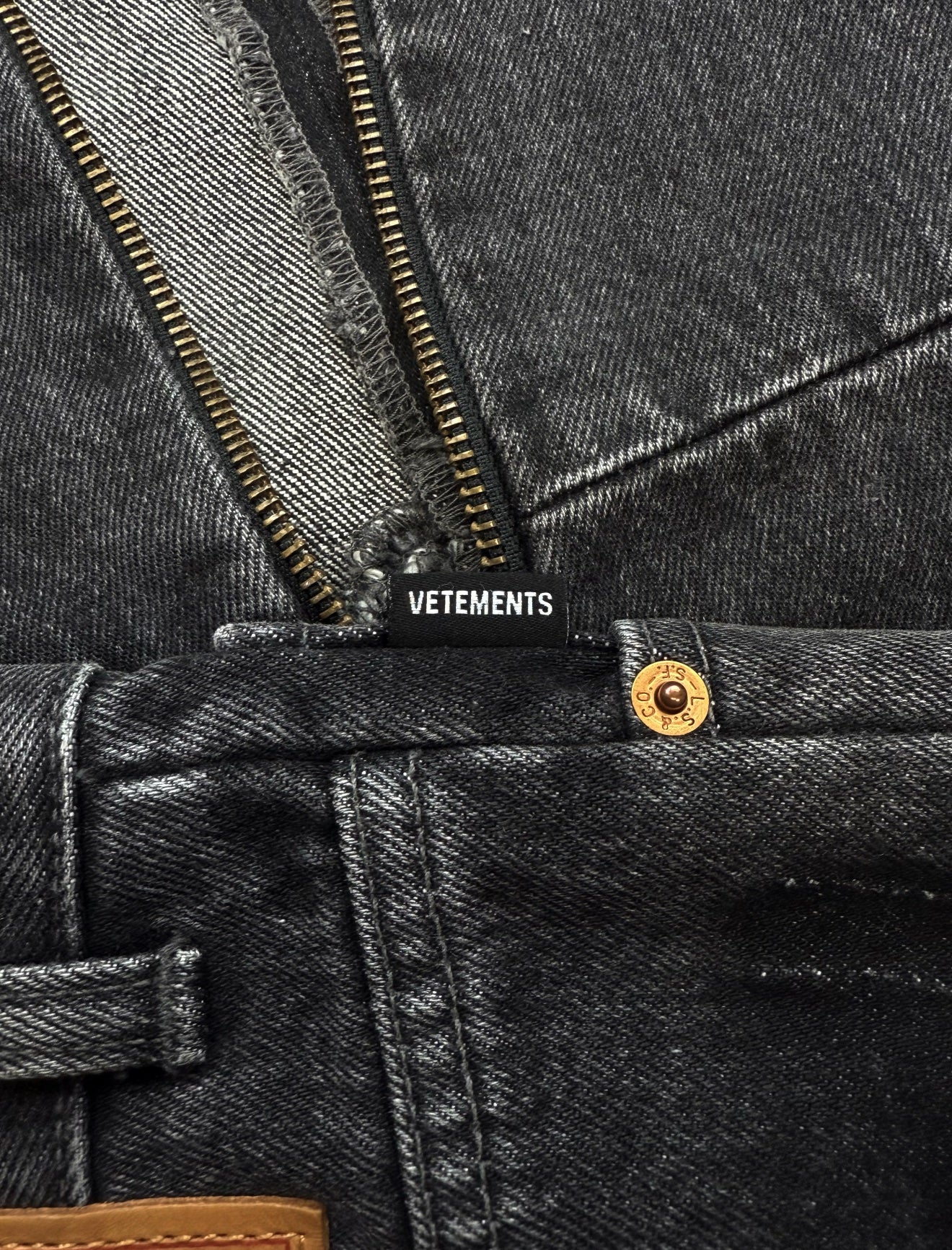 AW18 Vetements x Levi’s ‘Zipper’ Reconstructed Denim
