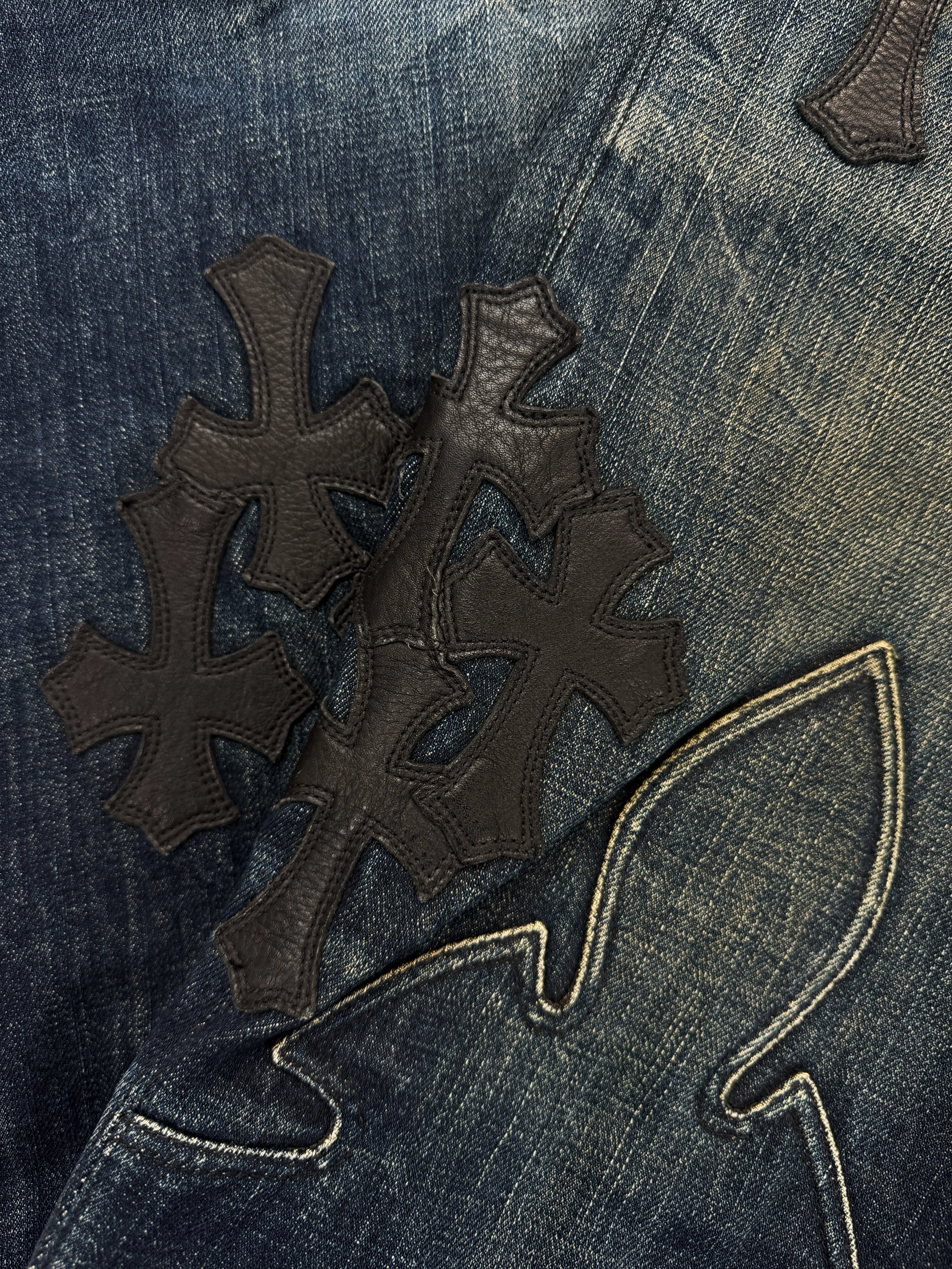 Chrome Hearts Flooded 50 Cross Patch Fleur Knee Blue Washed Denim Jeans