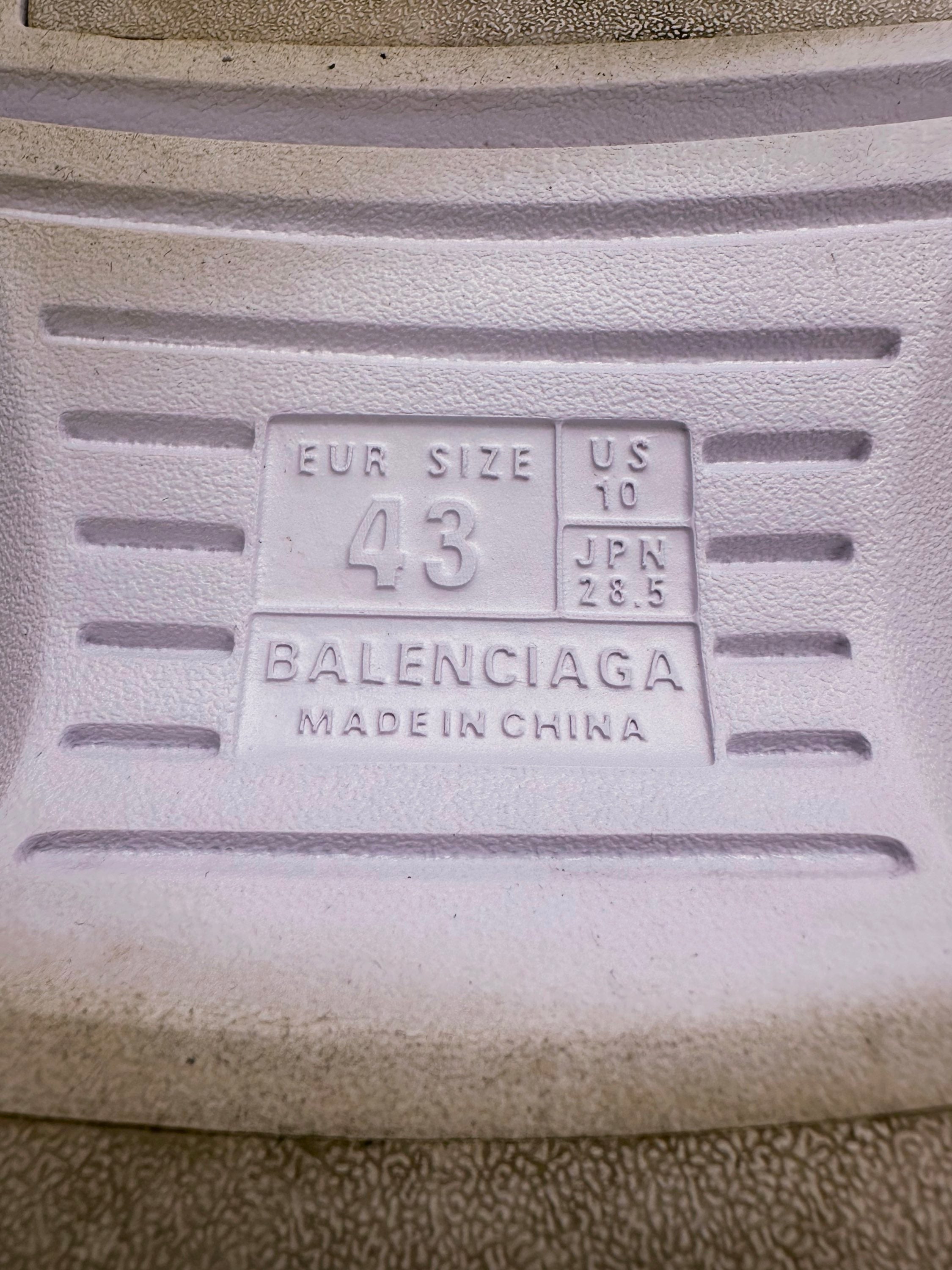 Balenciaga ‘Mold’ Logo Lilac Rubber Slides