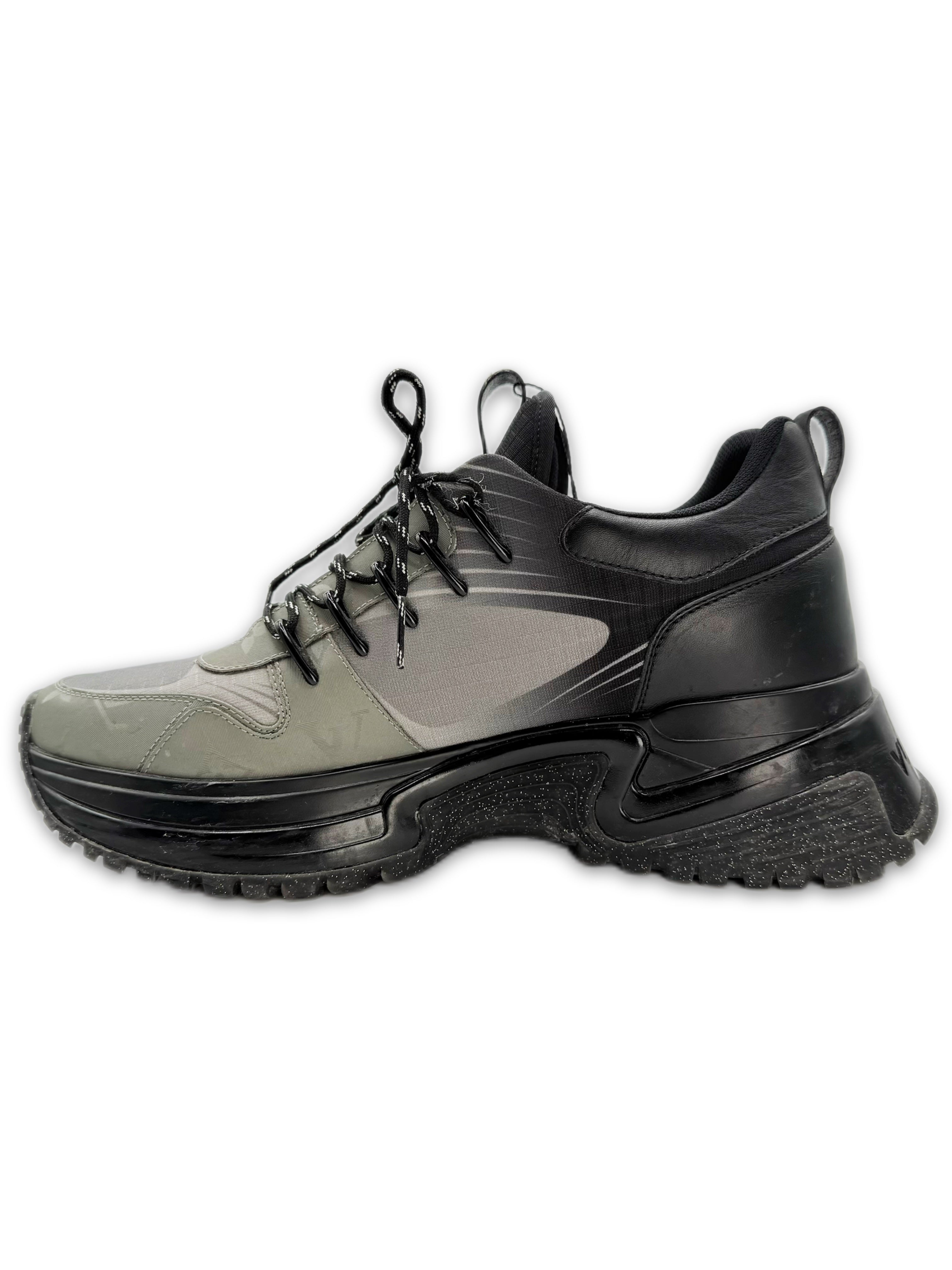 AW18 Louis Vuitton ‘Run Away Pulse’ Black Gradient Sneakers