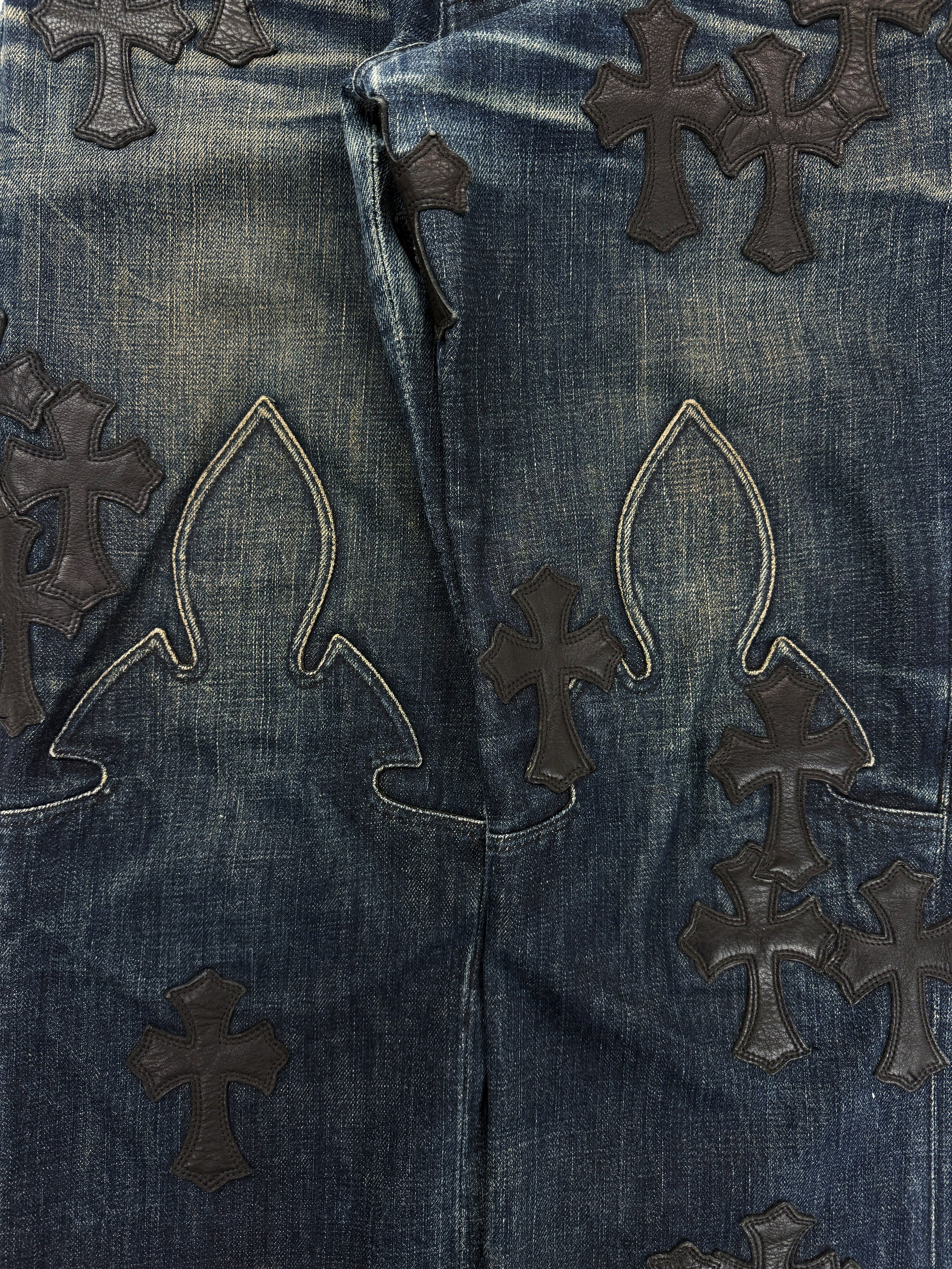 Chrome Hearts Flooded 50 Cross Patch Fleur Knee Blue Washed Denim Jeans