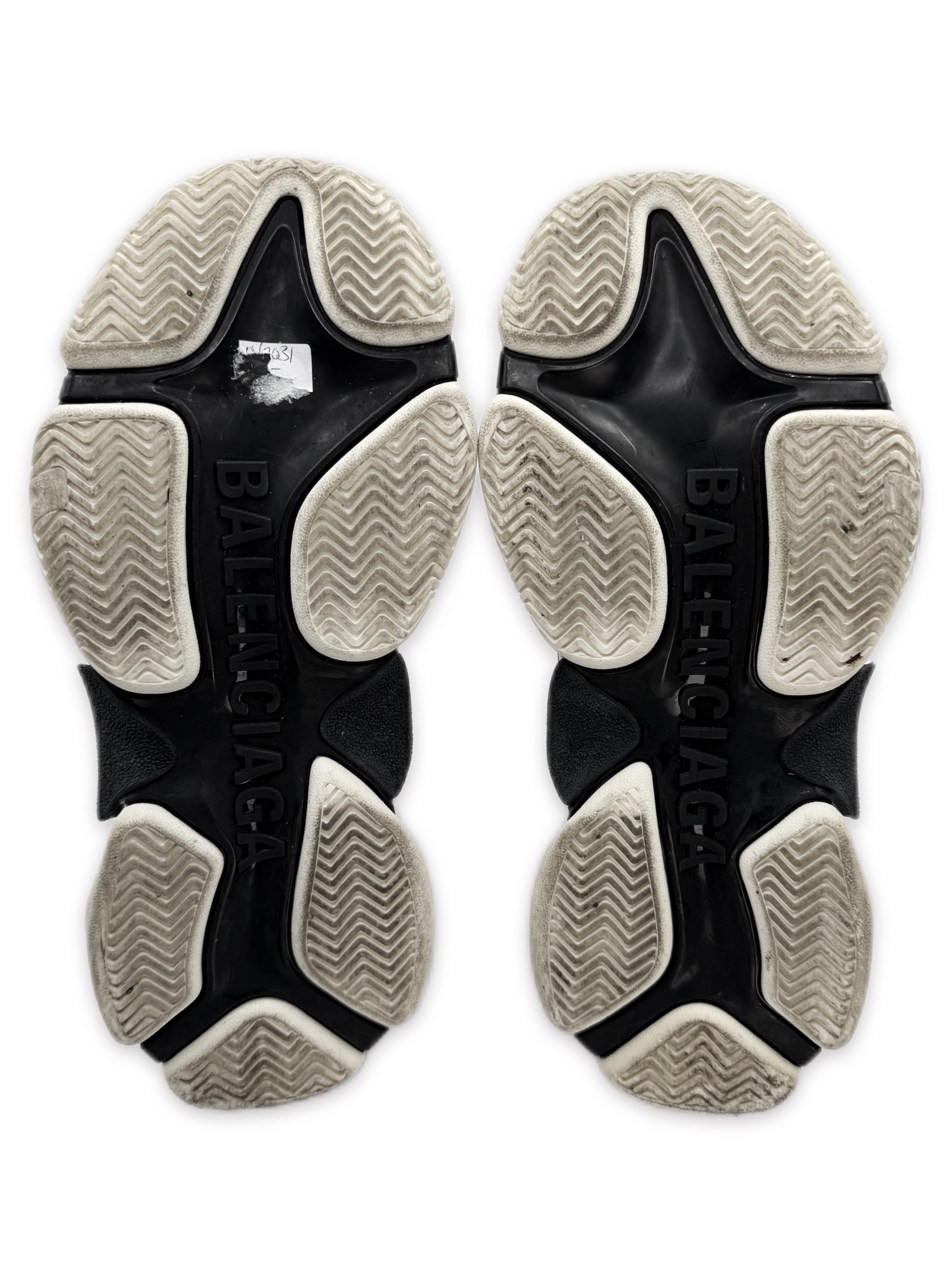 AW18 Louis Vuitton ‘Run Away Pulse’ Black Gradient Sneakers